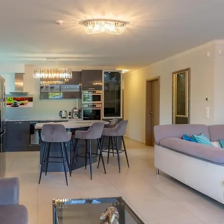 アパート Admiral Luxury Iv Apartman By Bltn シオーフォク
