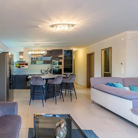アパート Admiral Luxury Iv Apartman By Bltn *