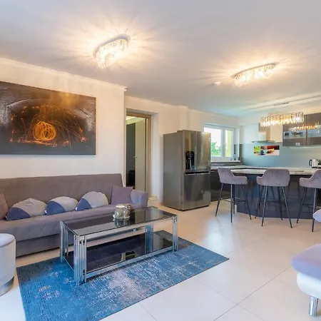 Admiral Luxury Iv Apartman By Bltn Siofok